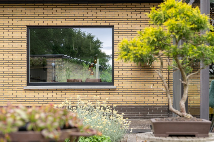 Groot kozijn in PVC