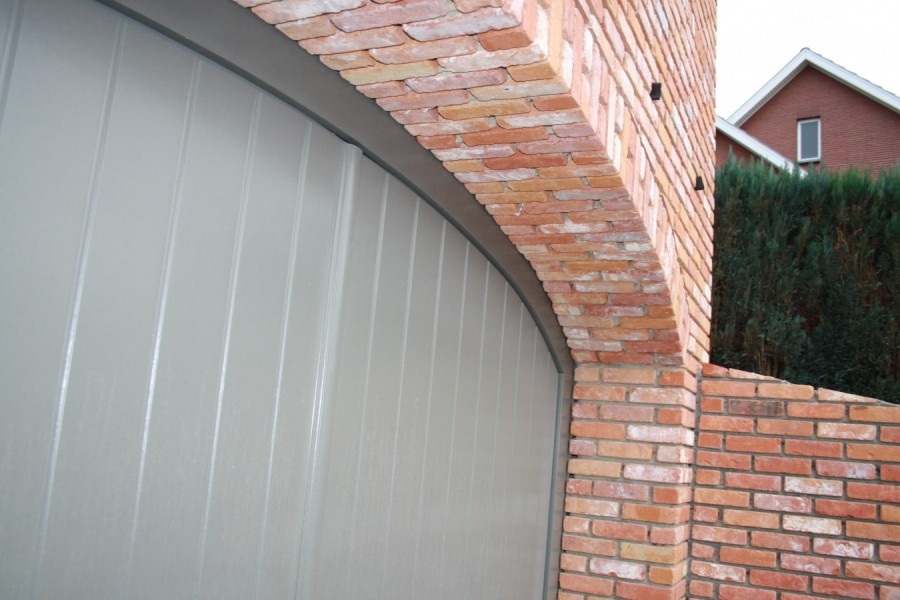 Detail poort met makelaar - Detail poort met makelaar