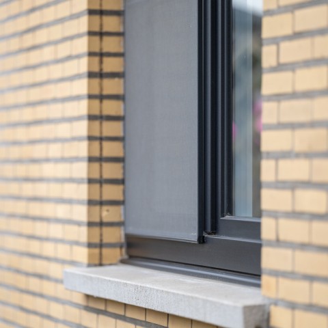 PVC raam met vliegenraam